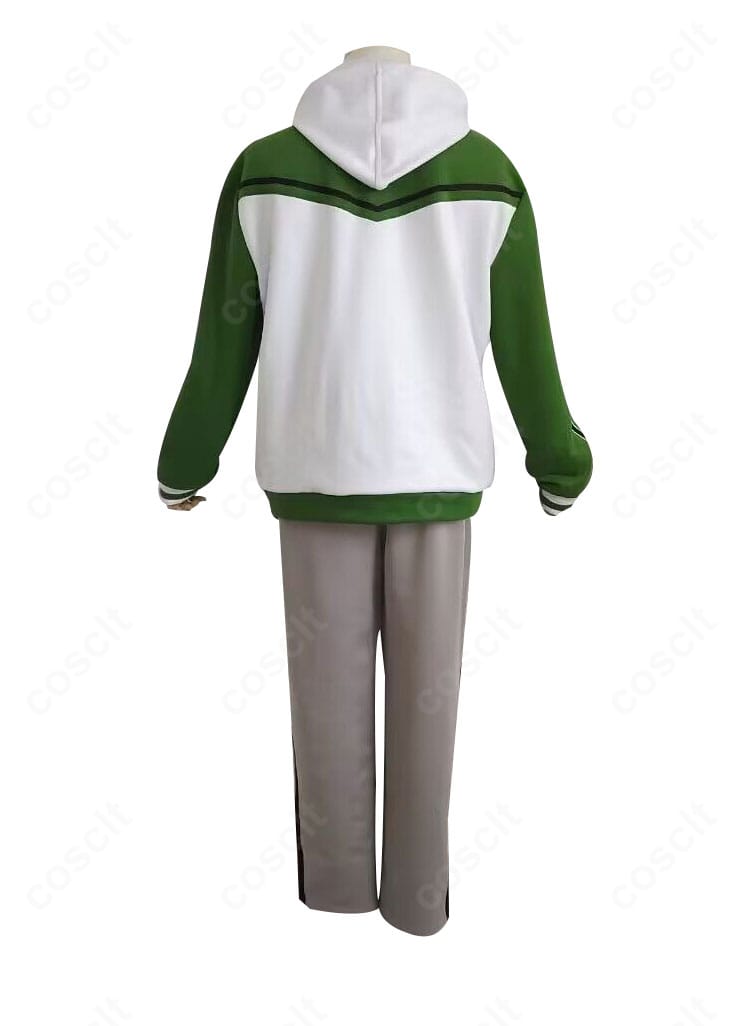 上着とズボンの背面全体。背面のライン配置と丈感、シルエットの落ち感を確認可能。