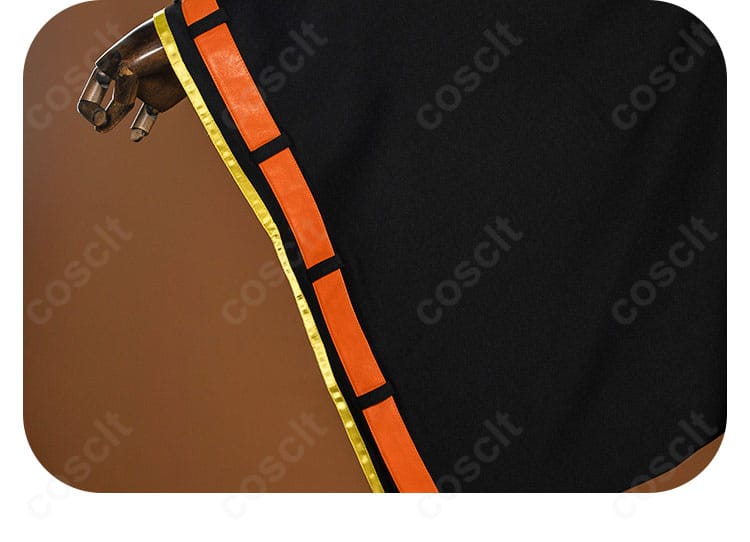 袖口の装飾テープとステッチの仕上げが見えるクローズアップ