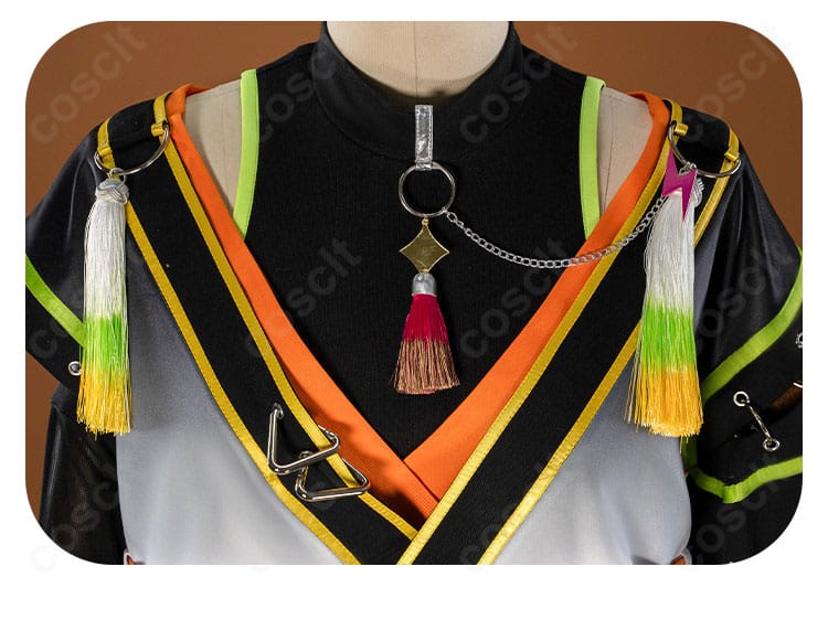 衣領の装飾パーツとコバ処理を拡大したディテール写真