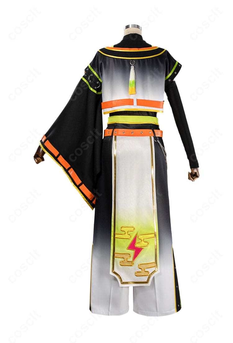 衣装背面のシルエットと背面装飾の配置を確認できる画像