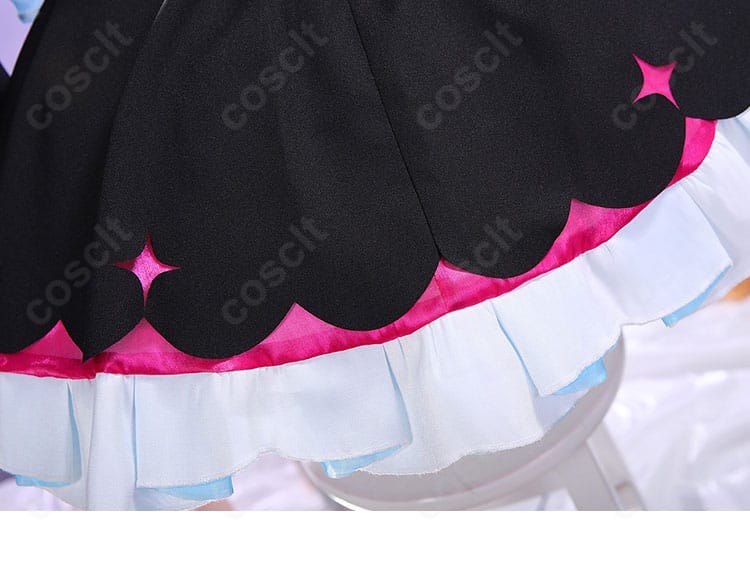 スカート裾レースとフレアラインの質感アップ