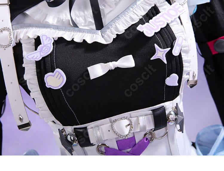 前身頃のブローチ・リボンなど衣襟装飾のディテール