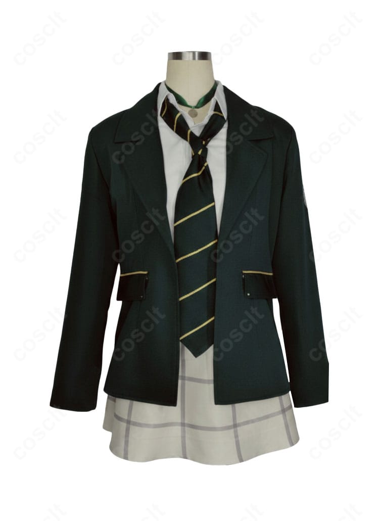 若狭フユ 制服コスプレのバックスタイル。コートの直線的シルエットと裾ラインのディテール