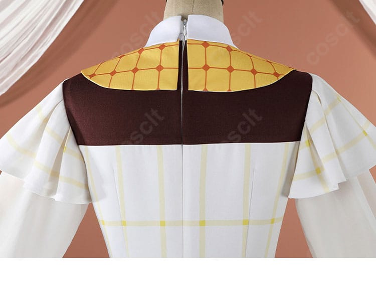 背面ファスナーの開閉部ディテール（着脱仕様が分かる接写）