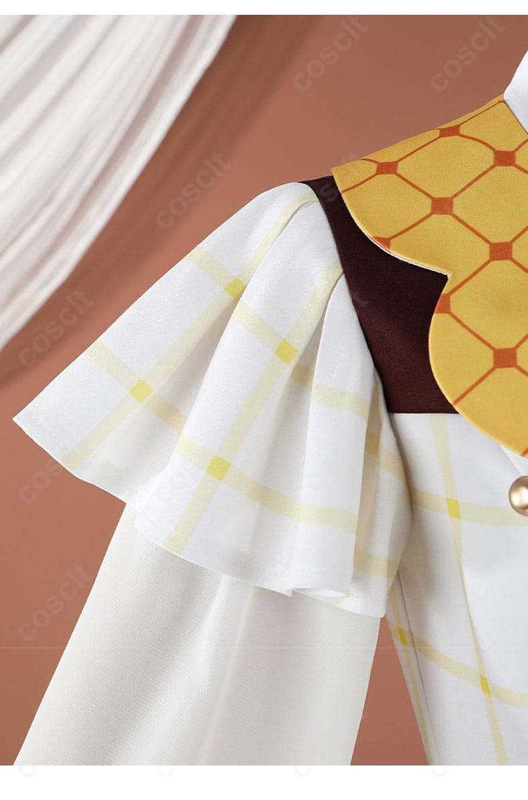 肩から袖にかけての装飾と縫製ステッチが見えるディテール画像