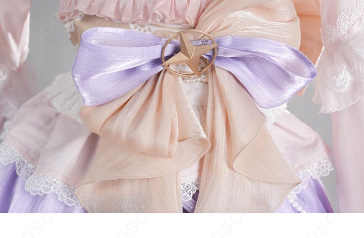 背面ウエストのリボン結びと装飾パーツの詳細