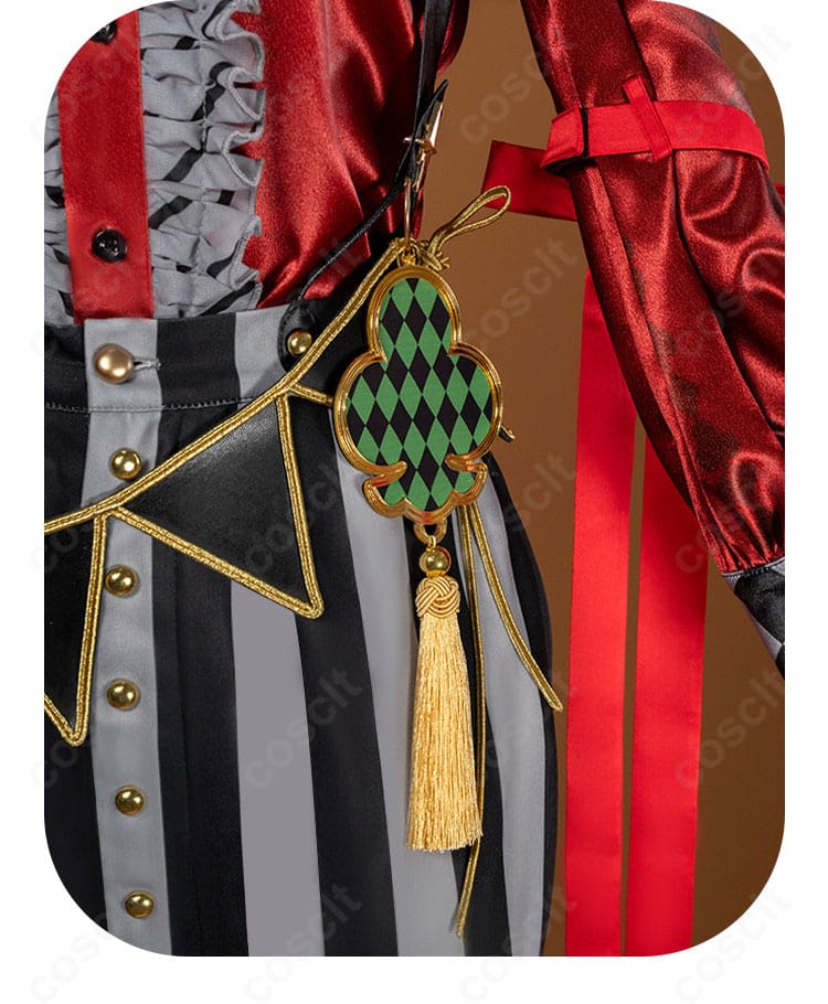 腰飾りのアップ(合皮パーツの質感と金具の仕上げ)