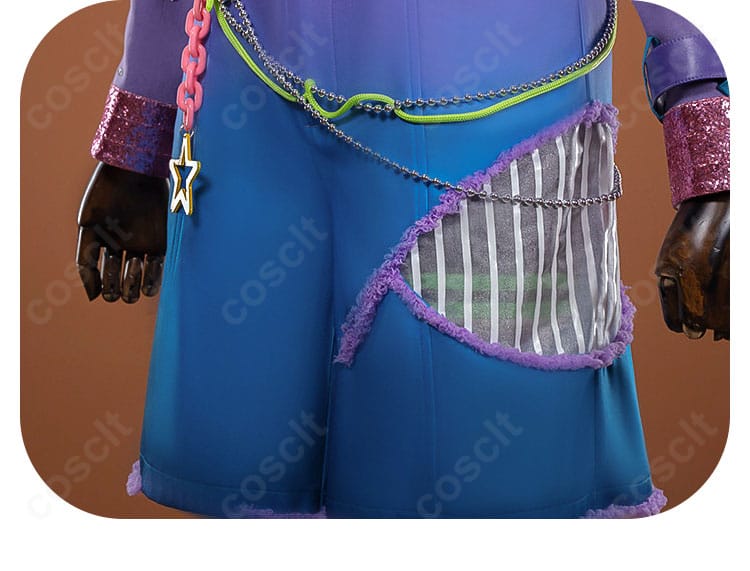 腰回り装飾ディテール:ベルトと腰チェーンのレイアウト