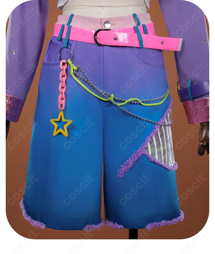 半ズボン前面の装飾ディテール:ライン配置と飾りボタン