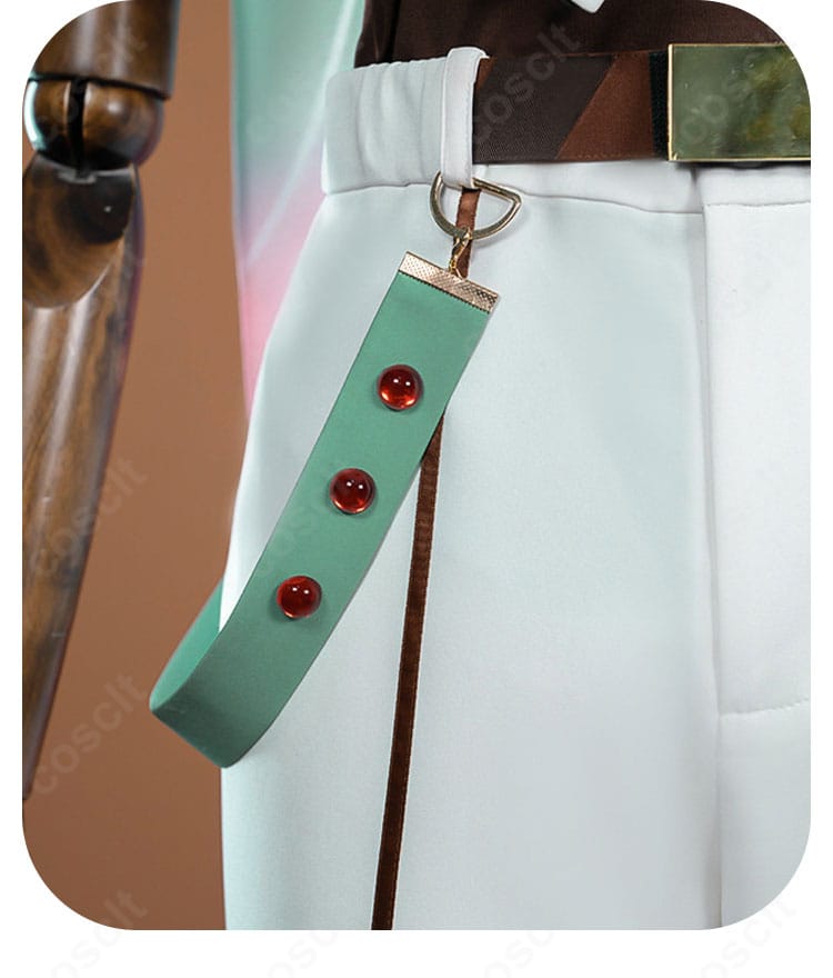 腰飾りのディテール(ベルト・チャームの配置と固定)