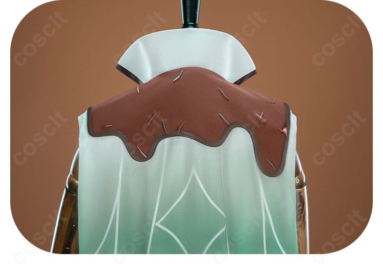 上衣の細部ディテール(ポケット縁・ボタンと生地表情)