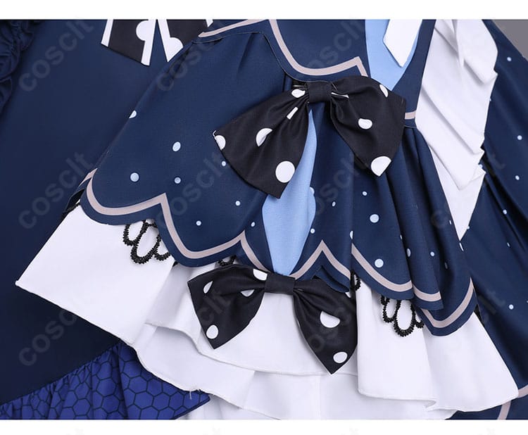 スカート裾の装飾。縁取りと揺れ感が伝わるディテールショット