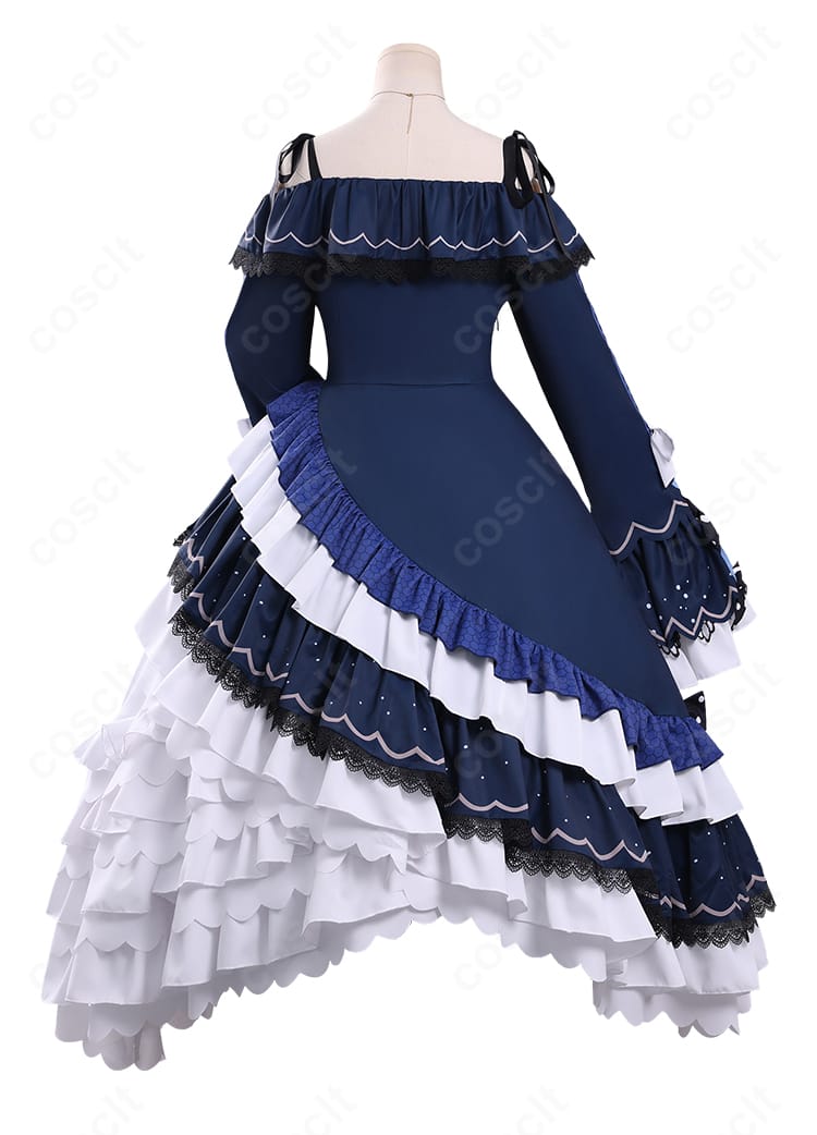 夏目アンアン衣装の背面。リボン結びと背面装飾の配置を確認できる写真