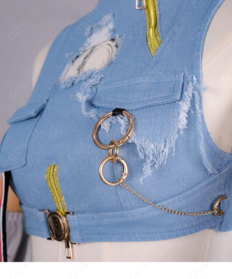 胸飾りパーツの形状・固定方法を示したクローズアップ