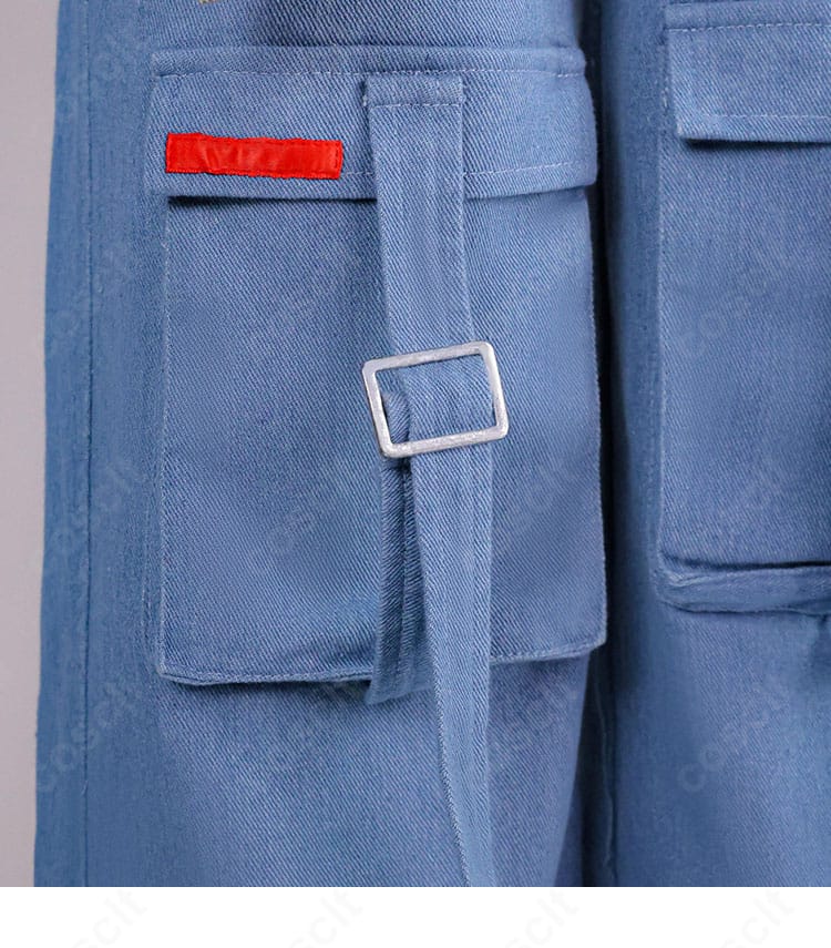 ポケットの留め具と紐通しの構造が分かる接写