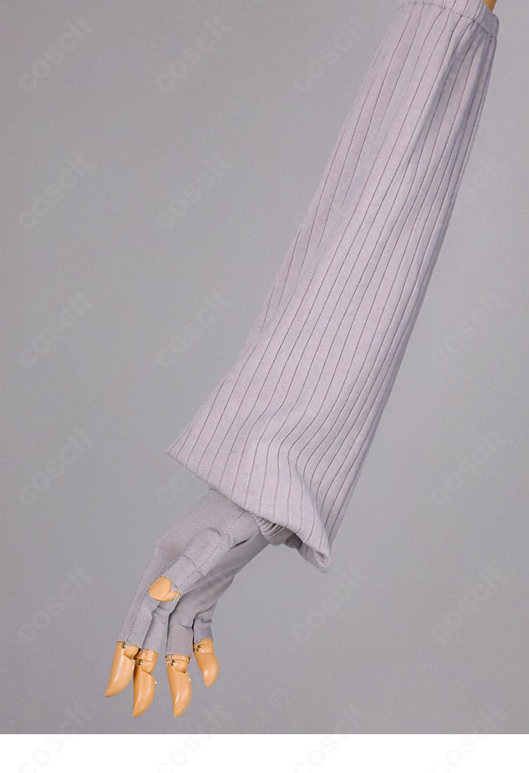 袖口の装飾ベルトとステッチが分かる袖ディテール