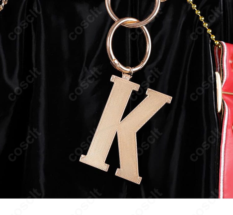 K字モチーフアクセサリーのディテールと立体パーツの質感