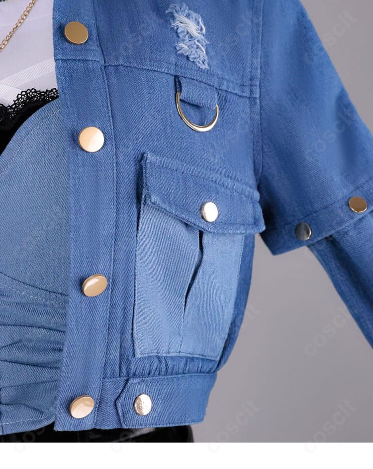 前立てとボタン装飾のクローズアップ。縫製と固定方法