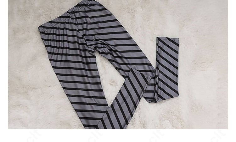 レギンスパンツ（インナー）の装飾とリブの伸縮性を示すディテール画像