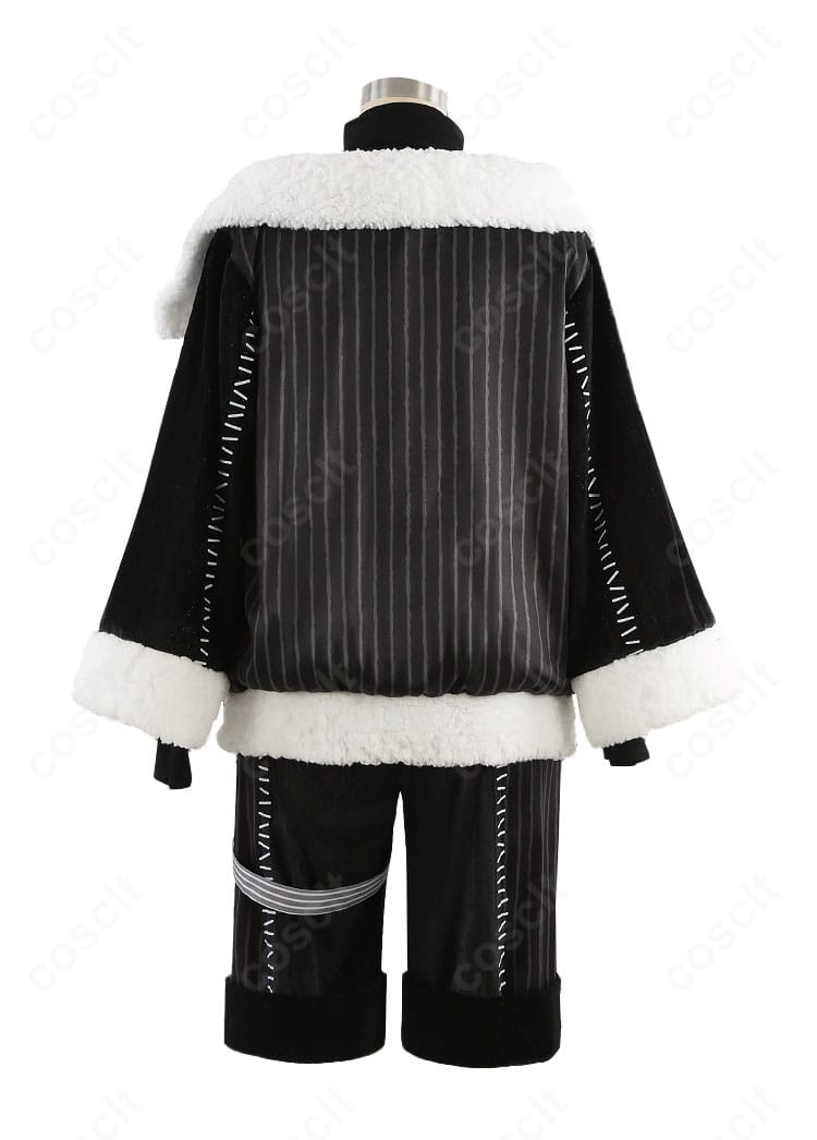 ナイトメア・クーリエ衣装の背面。コートのラインと背面装飾、裾の広がりを確認できる画像