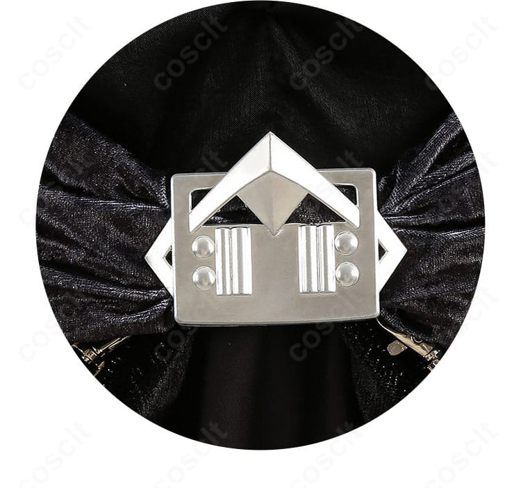 腰回り装飾のアップ（コルセットベルトと腰チェーンの二点留め）