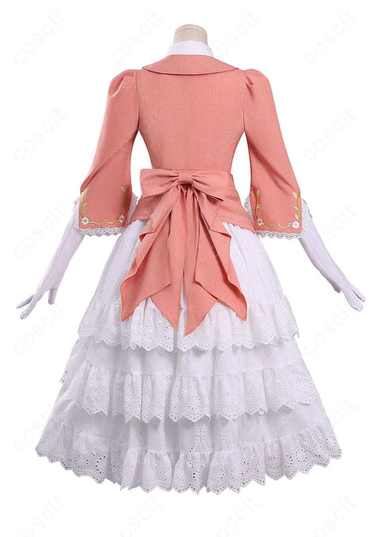 コスチュームの背面。大きな背部蝶結びと腰布のレイヤーが見える。