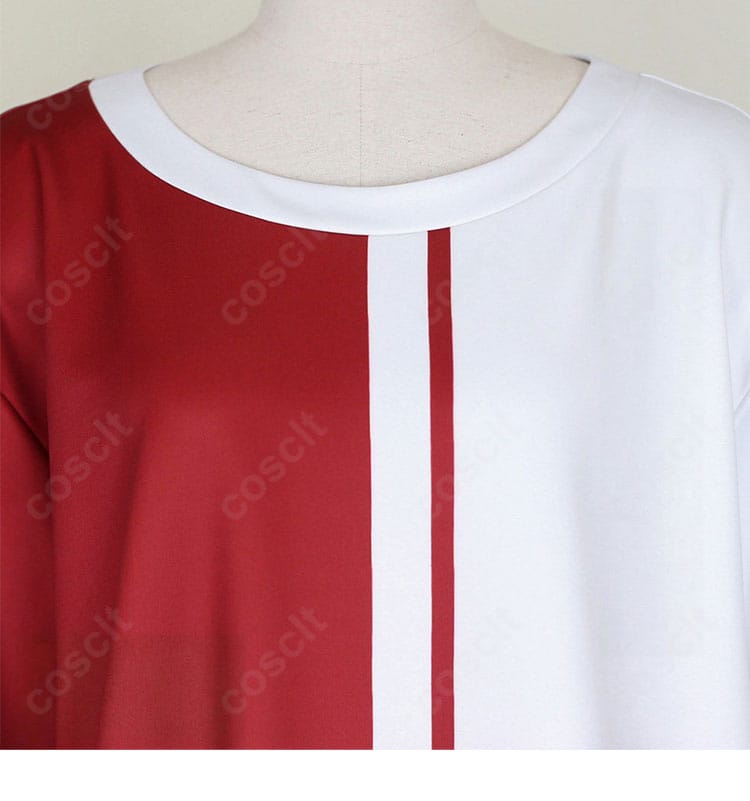 明導アキナ トップスの襟元ディテール画像（襟周りの配色とステッチ）