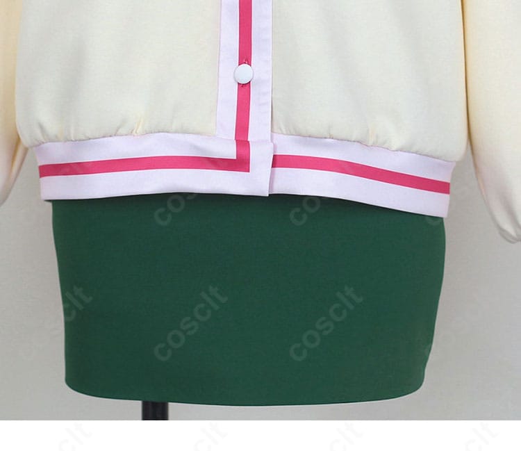 コート裾のディテール。裾のステッチワークと直線的なラインのきれいさを確認できる画像。