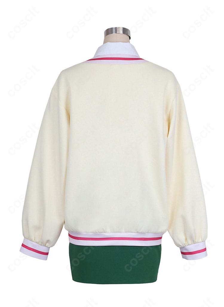 大倉メグミ 制服コスプレ背面。コートの後ろ姿とプリーツの流れ、肩回りのシルエットを表示。