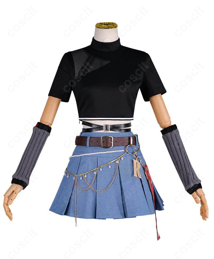 トップスとショートスカートの生地感・縫製ディテールの接写