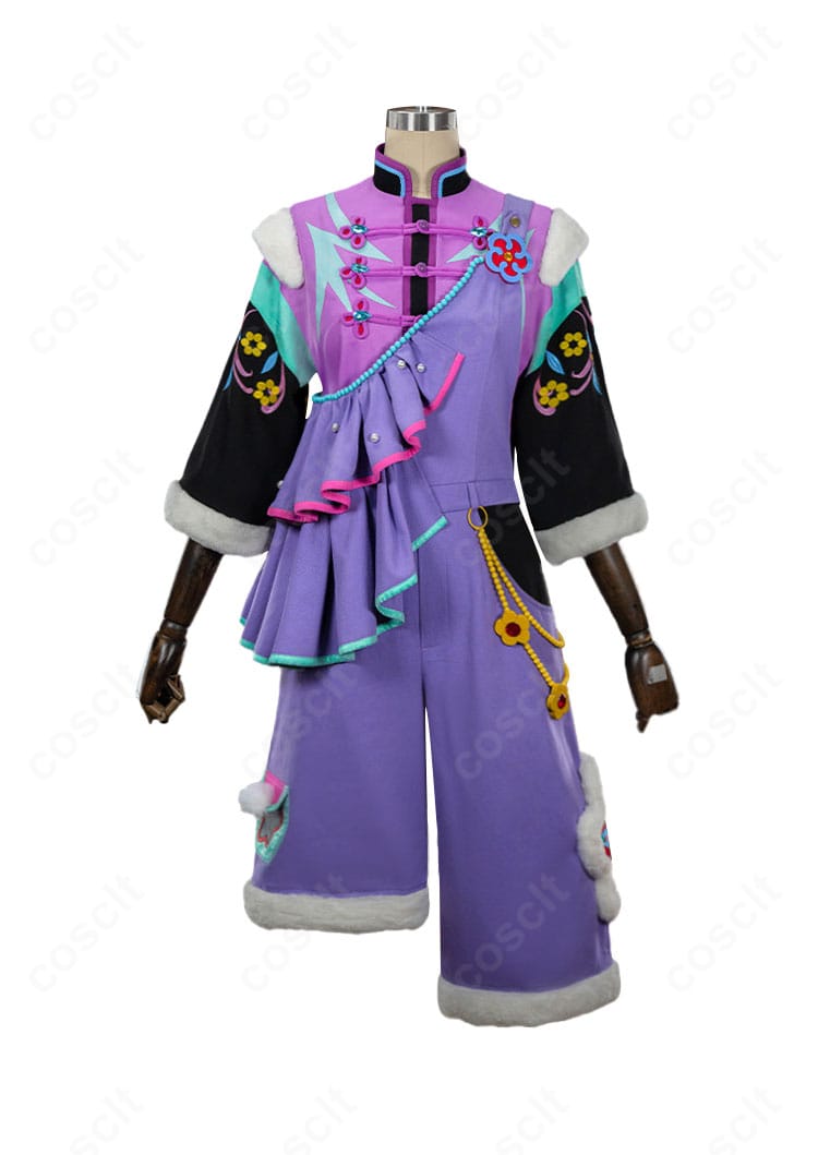 2winkユニット衣装の正面全体。ハイコントラスト配色と胸飾りの配置がわかる