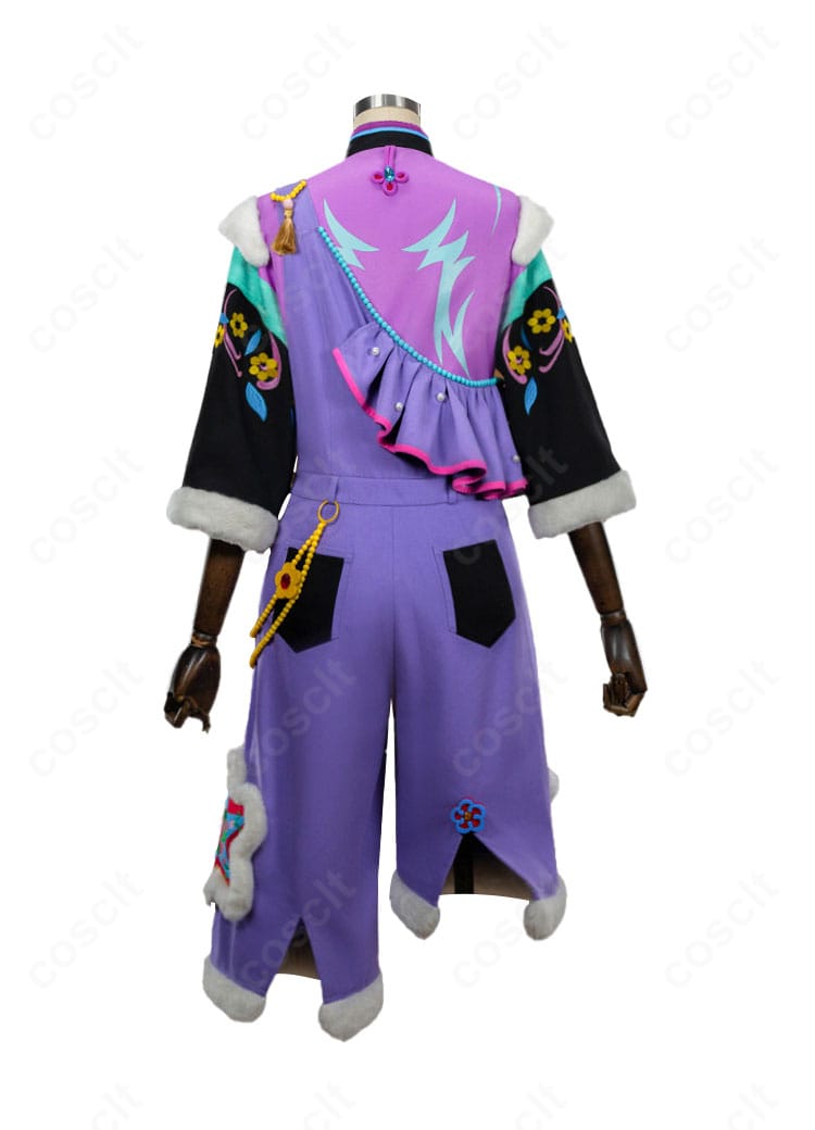 2winkユニット衣装の背面。ストラップ調整部と背面装飾のレイアウトが見える