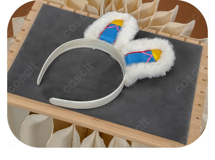 耳ヘッドパーツのアップ。フェイクファーの質感と色味