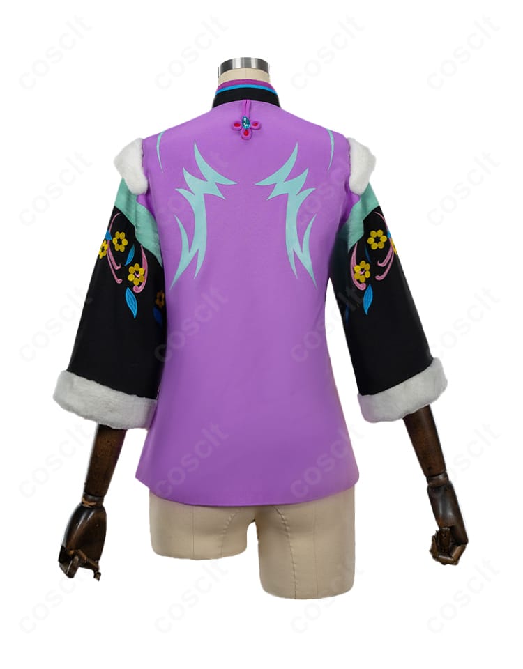 上衣背面ヨーク付近の縫製とパターン。シルエットが崩れにくい設計