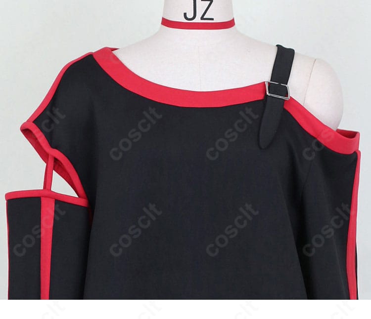 パーカーの襟元とチョーカーの装飾ディテール（金具・縫製）