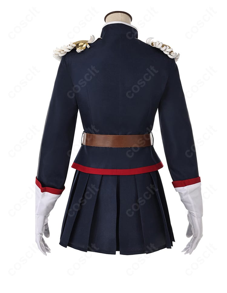 羽前京香コスプレの背面。背中の縫製ラインとスカートの広がり、装飾の配置が分かるカット