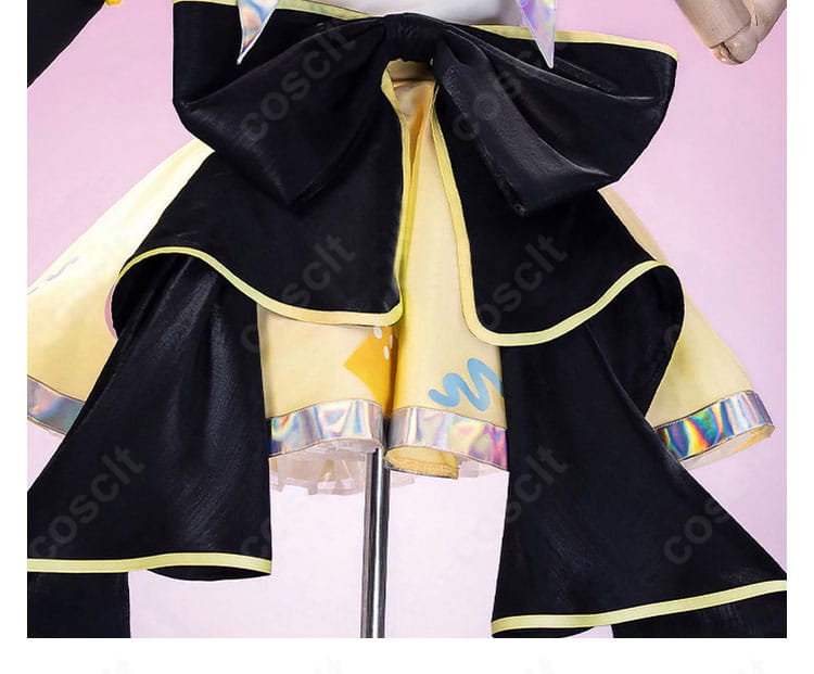 背面リボン装飾のアップ。結び目のボリュームと固定具の位置関係が確認できる画像