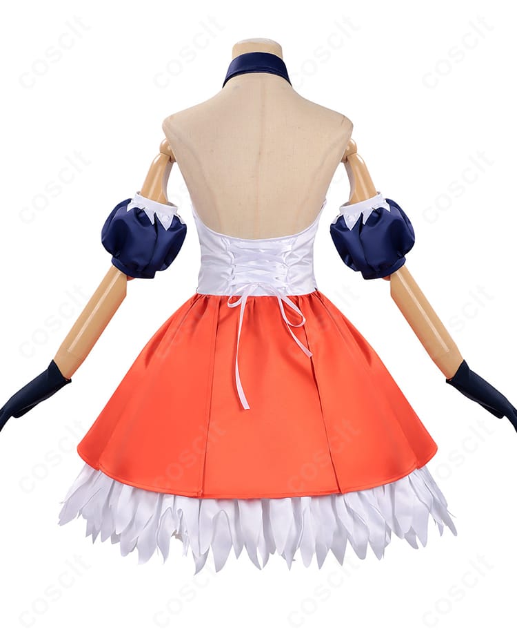 アルヴィト衣装の背面全景｜スカートの広がりとライン