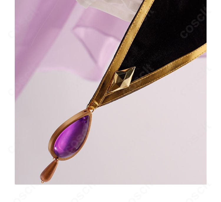 スカート装飾の近接ディテール(生地の発色とステッチ)