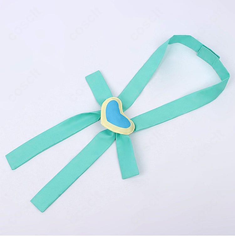 首元アクセ(チョーカー)の装飾と留め仕様の近接ディテール