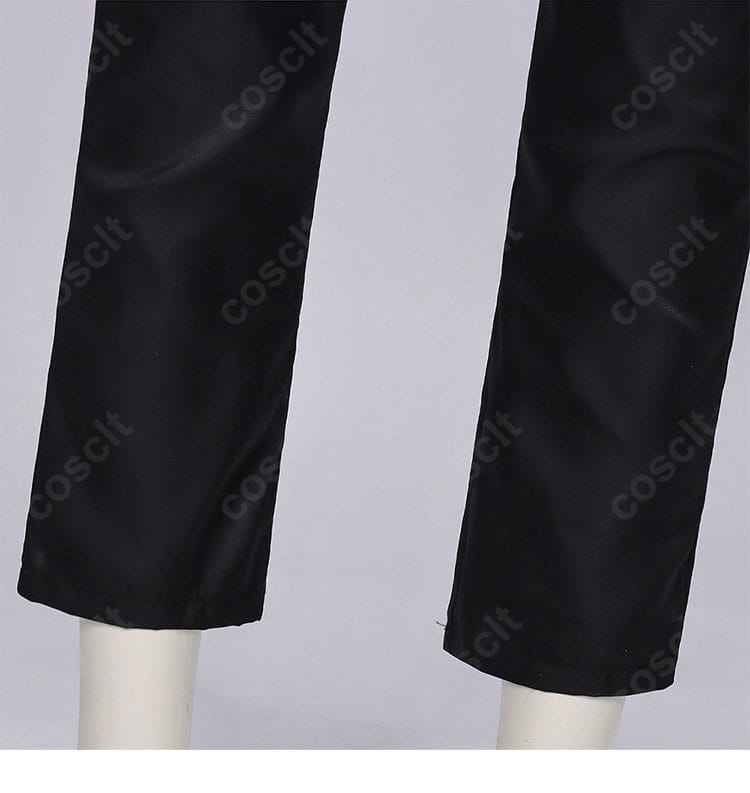 ズボン裾のラインと折り返し、ステッチ幅が分かる接写