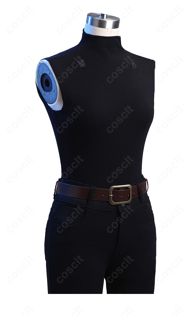 ブラックインナーの生地感とカットライン。胸元から裾のステッチをクローズアップ