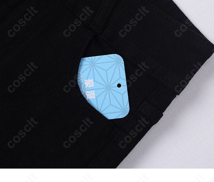 ウエスト付近のポケット装飾と縫い代仕上げのクローズアップ