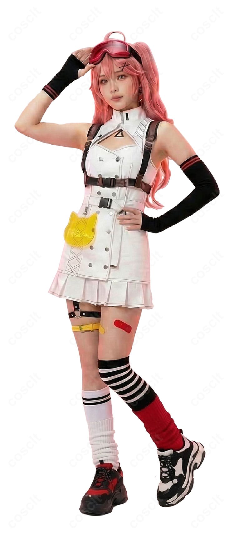 スカート装飾の正面ディテール|高コントラスト配色と装飾ベルトの質感