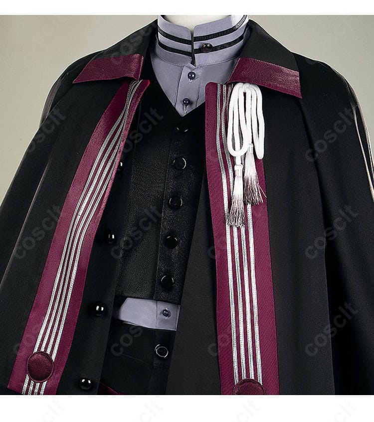 シャツの襟元とタイ風装飾を再現したネック周りのアップ