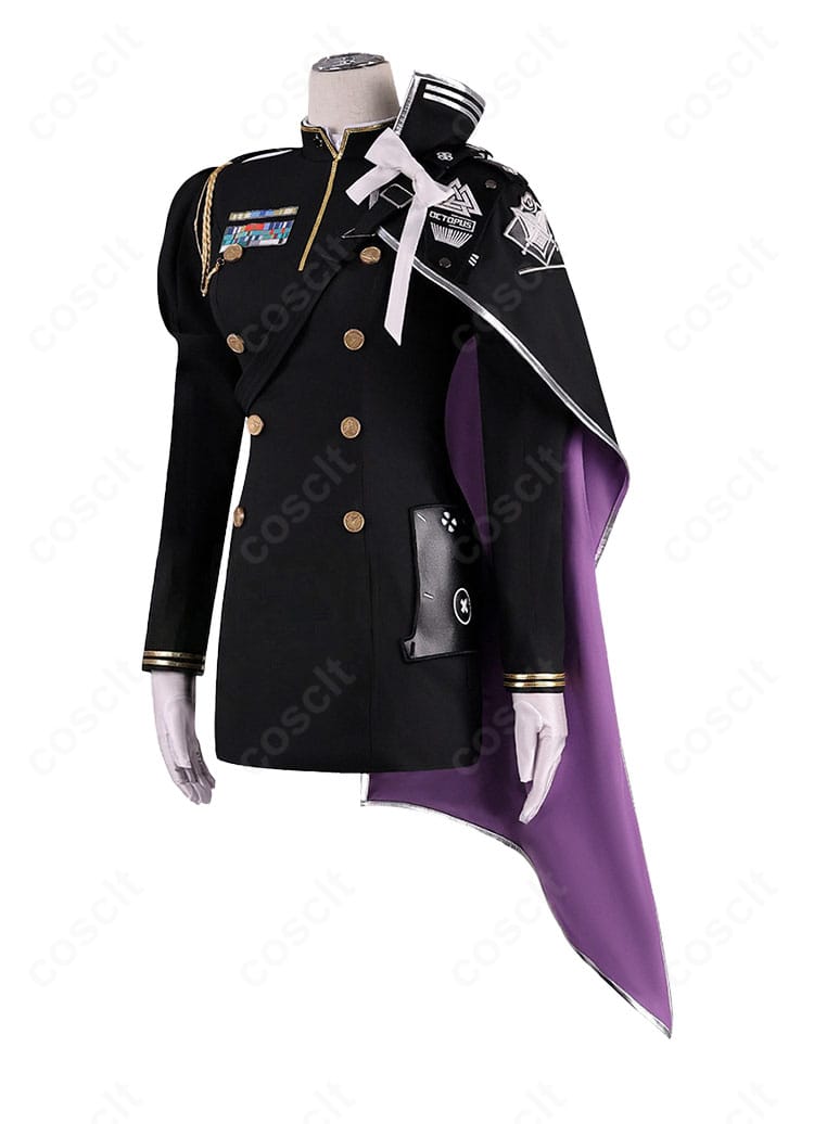 リリーバイス衣装の側面。ウエスト位置とマントのドレープが強調されたシルエット