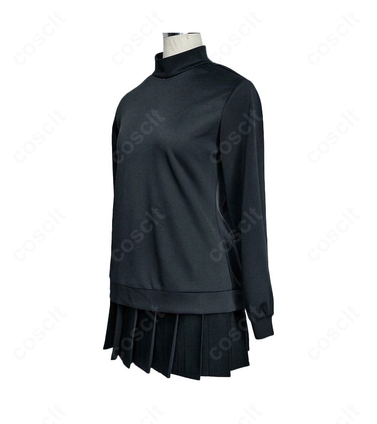 長袖トップスとスカートの側面ディテール。縫製ラインと立体感を示す近接画像