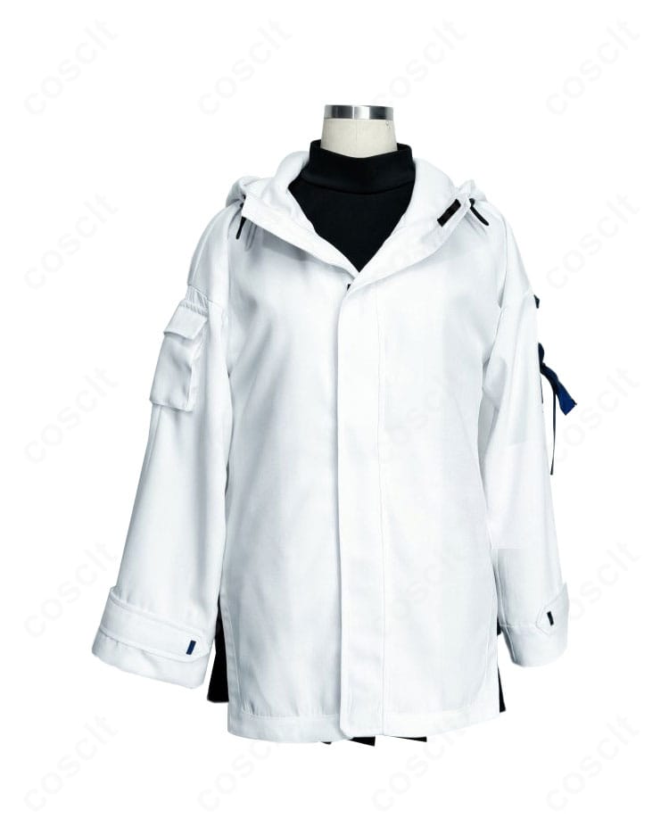 立木マイア 制服コスプレの正面全身。コート・トップス・スカートのバランスが分かる画像