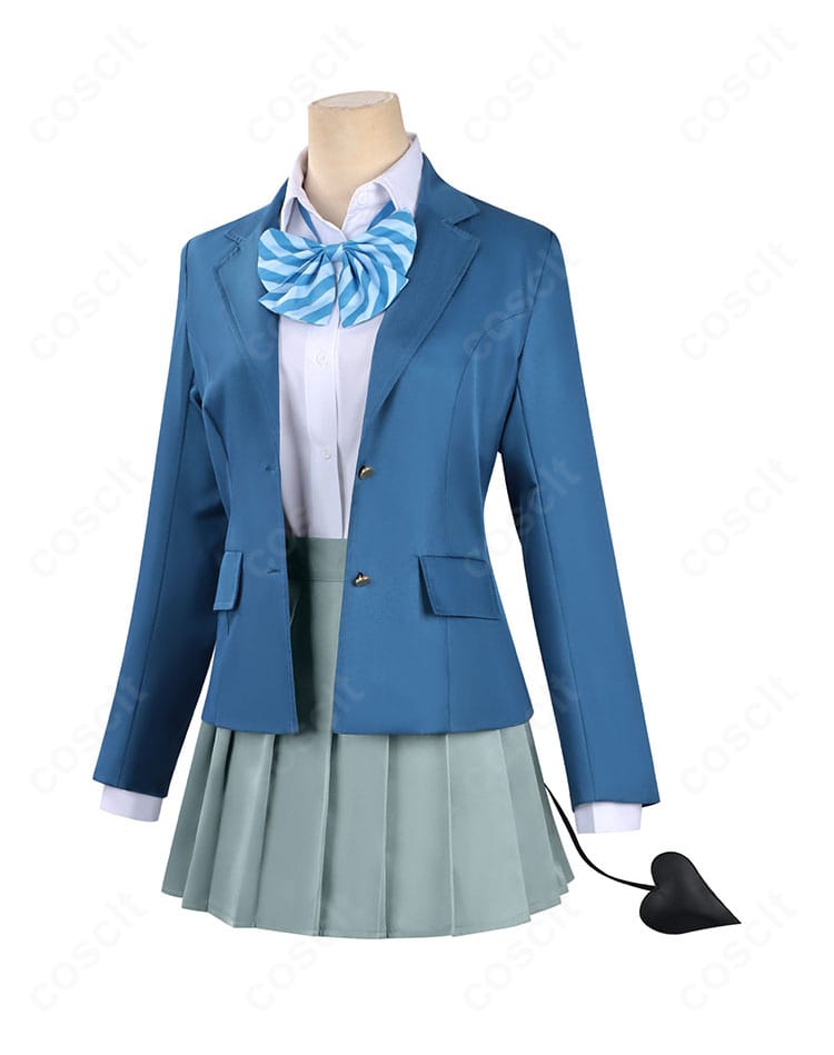 高潔カナン 制服コスプレの側面シルエット。プリーツスカートの落ち感と尻尾パーツの位置関係が分かる