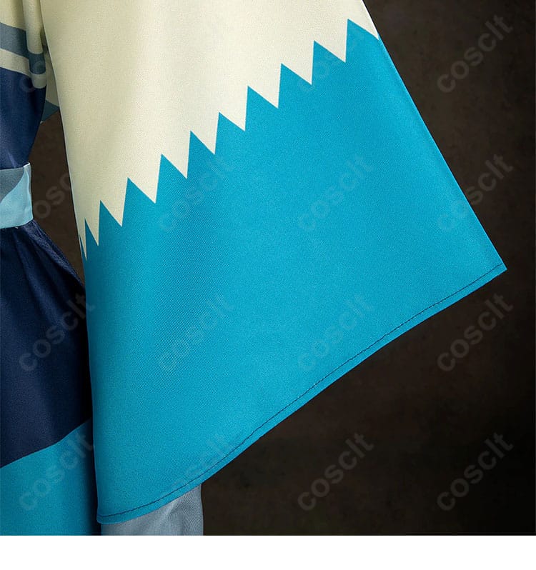 袖口の装飾と生地のハリ感、カフ部のステッチが分かる詳細